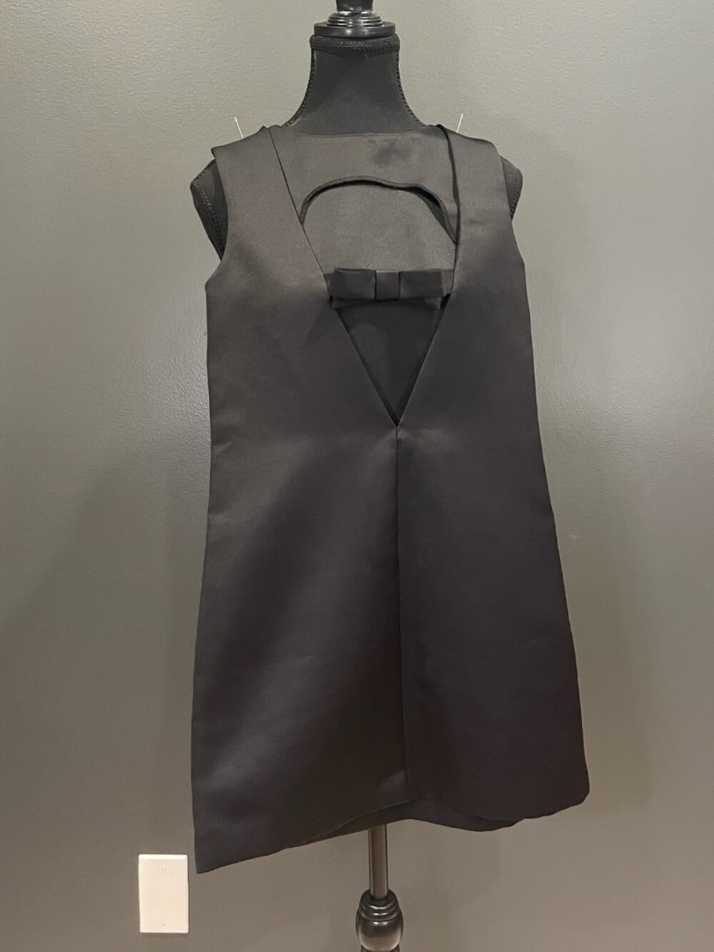 Divided Elegant Blck Sleeveless Top